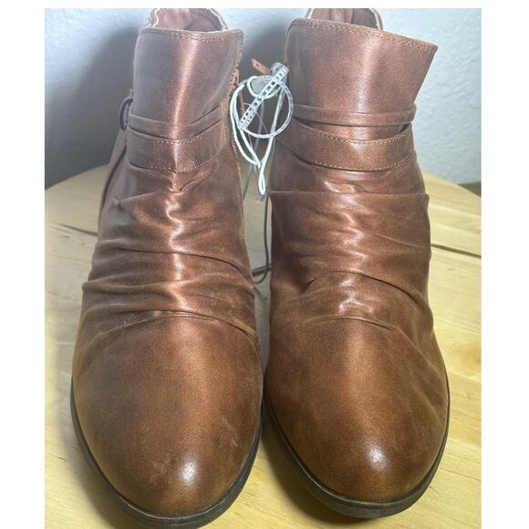 Yuu 'Norah' brown Faux Leather booties size 11 NWT - Picture 2 of 6